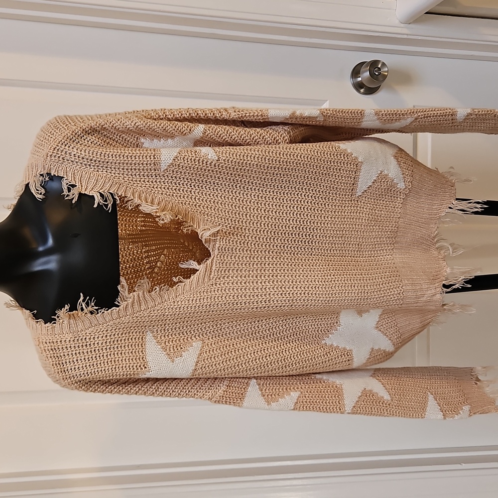 JUST POLLY - Beige Star cropped Distresses Shark Bite Sweater - L